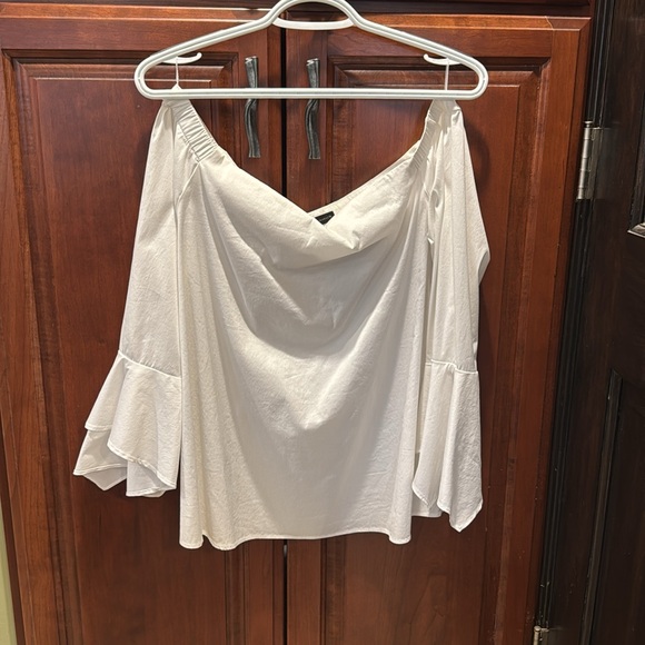 Off the Shoulder white blouse - Picture 4 of 5